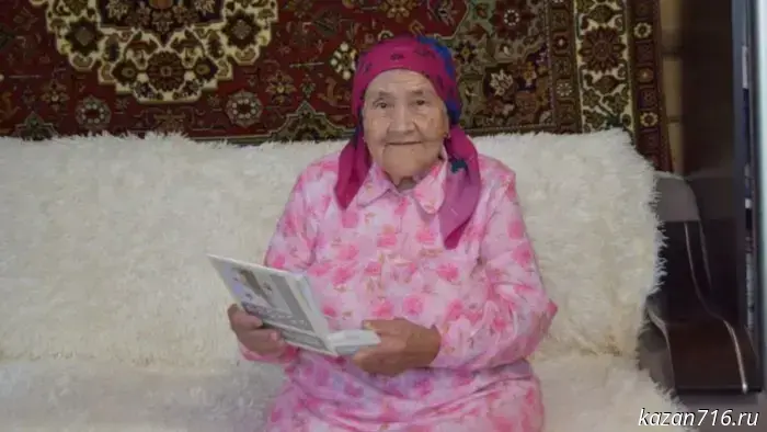 In the Yutazinsky Municipal District, veteran Rasikha Mirgasimovna Khasanova was congratulated on her 90th birthday.