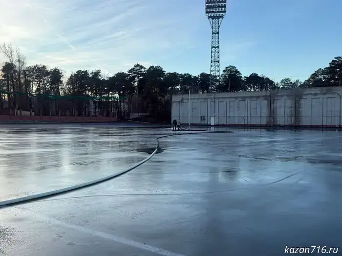 In Kazan, the flooding of stadium ice rinks has begun in preparation for the public skating season.