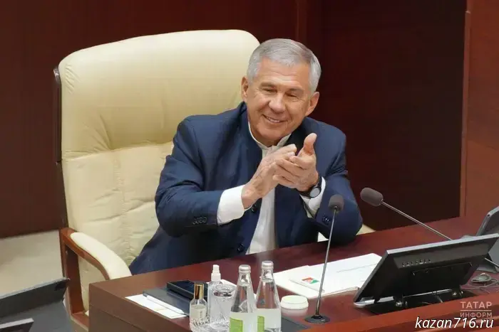 Минниханов утвердил повышение вознаграждений для служащих Татарстана.