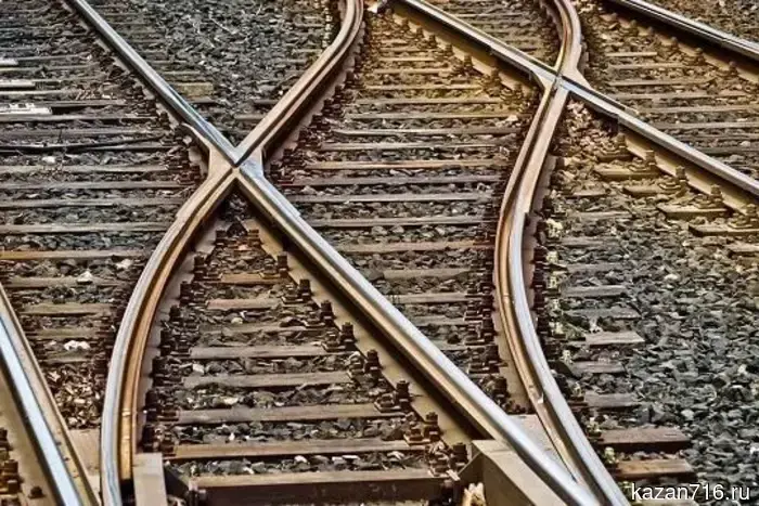 В Татарстане ночью произошел сход с рельсов вагонов грузового поезда.