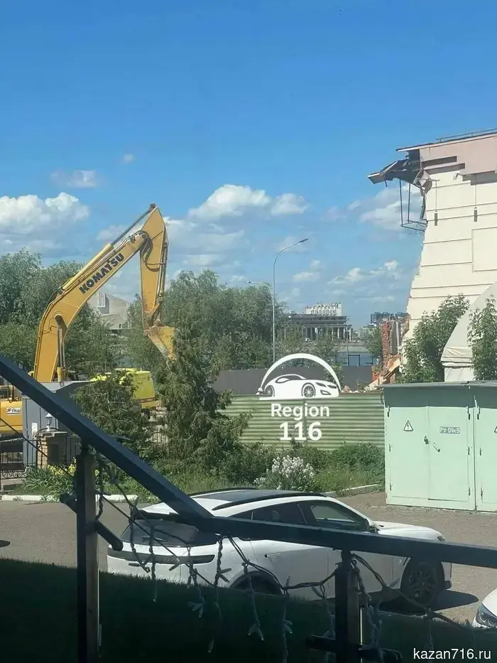 В Казани во время demolition фитнес-клуба пострадала женщина.