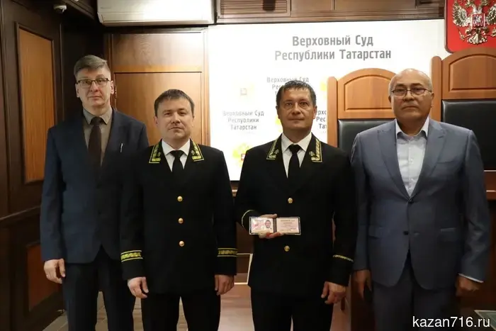 В Верховном Суде Республики Татарстан вручено удостоверение председателю районного суда.