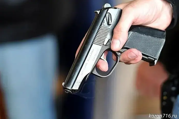 On Tetsevskaya Street in Kazan, a car passenger was shot with a pistol.
