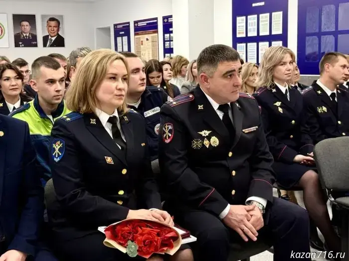 Сотрудников МВД Менделеевска поздравили с их профессиональным днем.