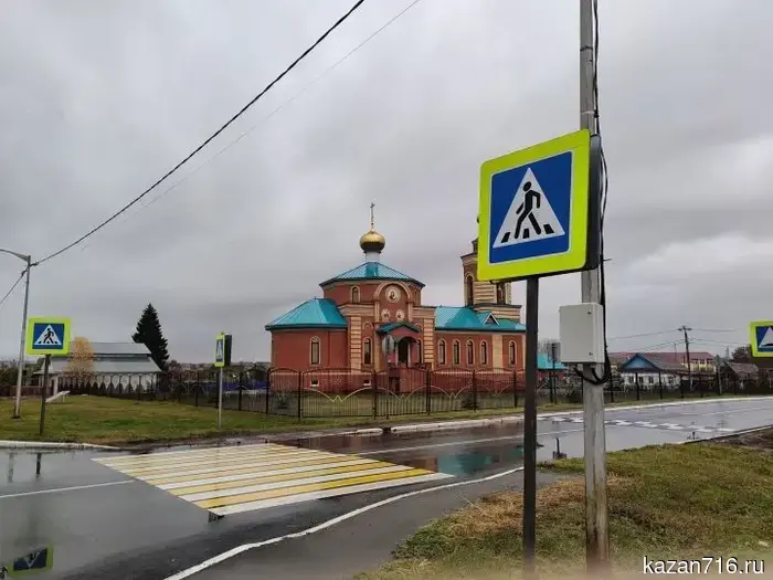В Татарстане на автодорогах установили множество дорожных знаков и современные «умные» светофоры.