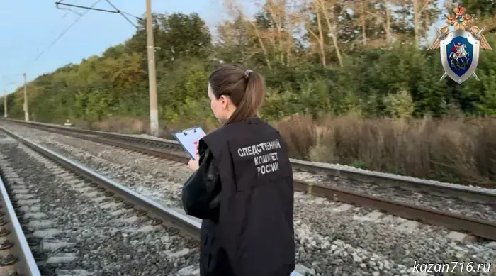 Near Kazan, a train fatally struck a woman who was crossing the tracks in an unauthorized place.