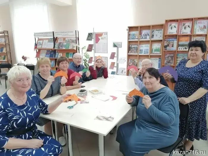 В библиотеке состоялся фольклорный час под названием «Волшебство русского кокошника».