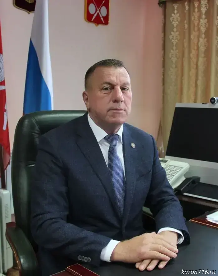 The head of Tetyushsky District congratulates representatives of the older generation.