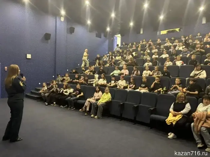 В кинотеатре «Космос» в Заинске детям провели лекцию о правилах пожарной безопасности.