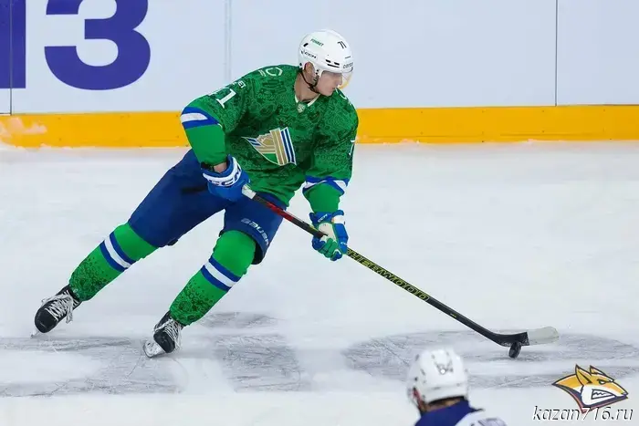 Salavat Yulaev will play against Metallurg in a KHL championship match.