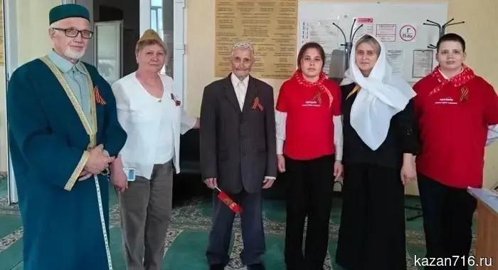 В Заинске состоялась акция «Поздравь ветерана» в честь 81-й годовщины Победы.