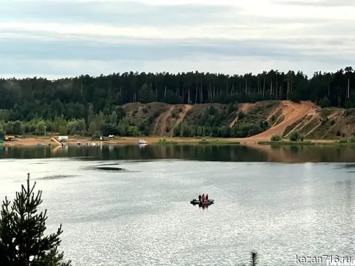 The body of a teenager was retrieved from the bottom of Lake Izumrudnoe in Kazan.