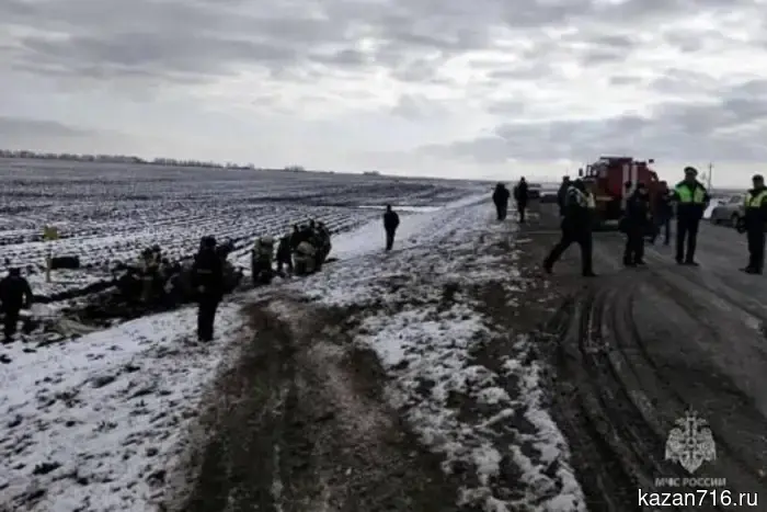 Four people died in a traffic accident involving a tractor in the Alkeyevsky district of Tatarstan.