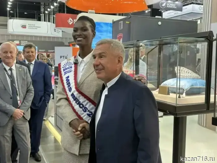 Minnikhanov visited the Tatarstan stand at "Innoprom"