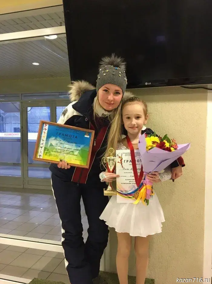 Первый тренер Дины Хуснутдиновой поделилась воспоминаниями о том, как фигуристка начинала свои первые шаги на льду в Заинске.