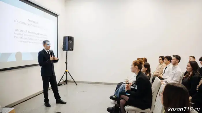 Issues of corruption prevention were discussed with the contestants of the Republican "Up!" competition.