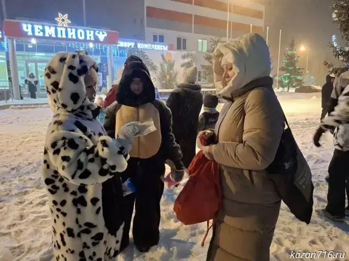A children's Christmas activity program was held in the park in Verkhny Uslon.