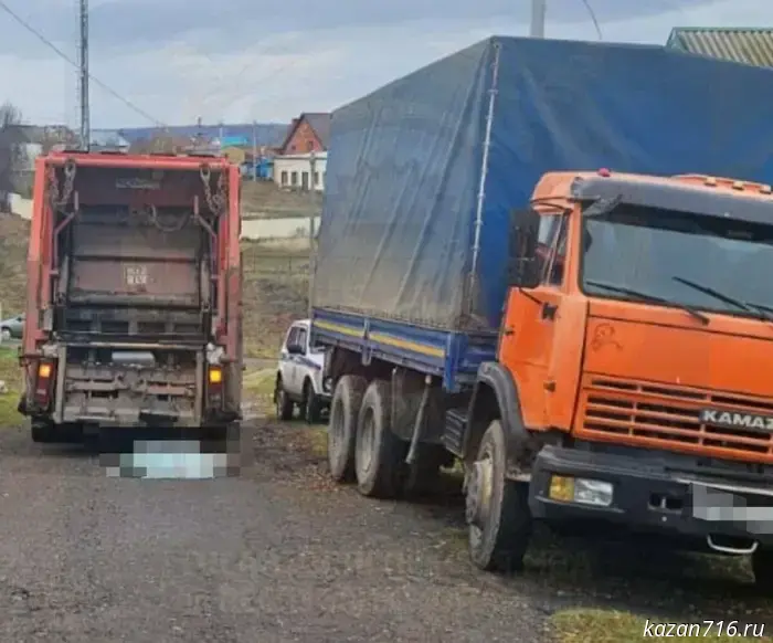 На трассе в Татарстане «КамАЗ» сбил насмерть 52-летнего пешехода.