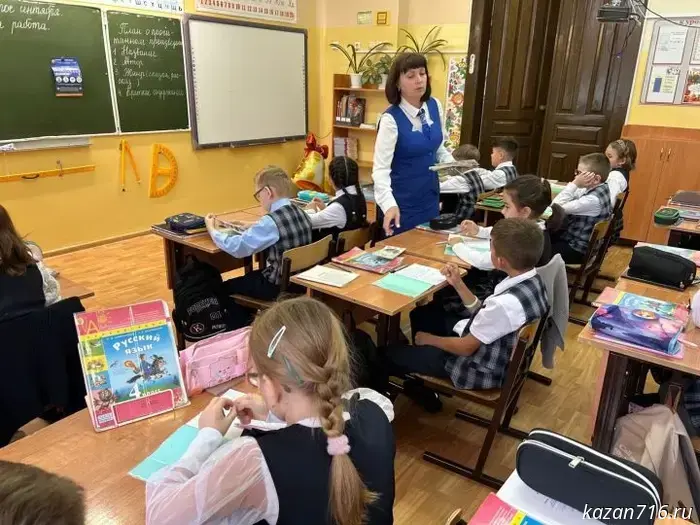 First-graders in the Chistopolsky District were given reflectors.