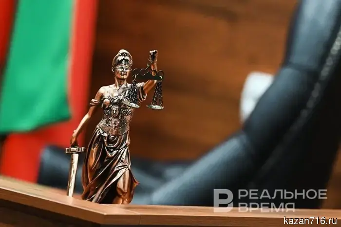 Главу Управления образования Лаишевского района отстранили от должности на срок одного года.