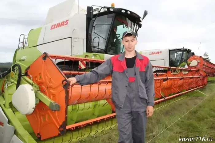 A young agricultural machinery operator from Zainsk continues the family business.