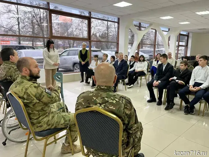 "We're still alive": participants in the special military operation held a lesson in courage for schoolchildren in Chelny
