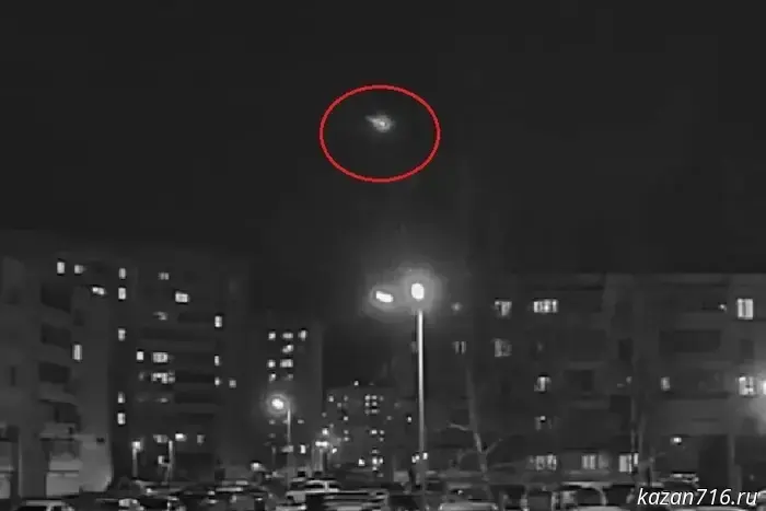 A meteorite was filmed falling in the sky over Naberezhnye Chelny.