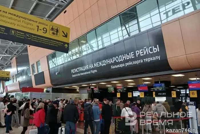 В аэропорту Казани попросили пассажиров выезжать заранее из-за дорожной ситуации.