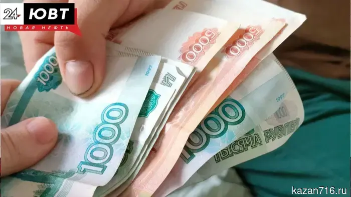 Fake security service employees forced a pensioner from Leninogorsk to hand over 2 million rubles.