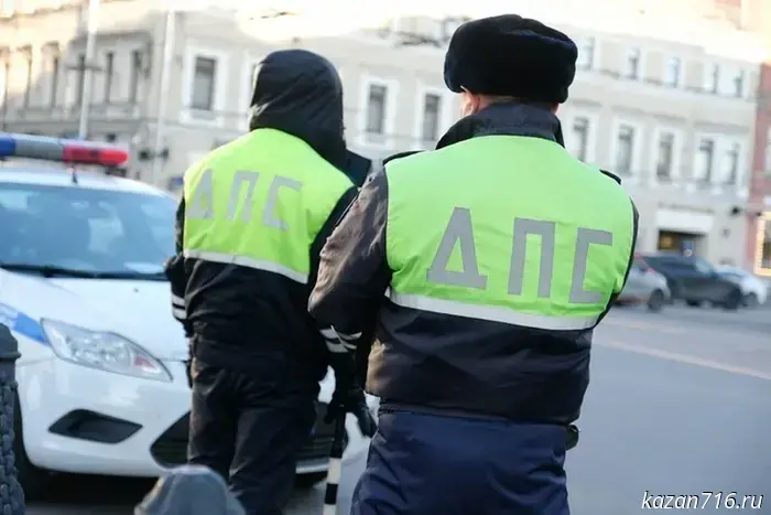 Полицейские Татарстана задержали гонщика в Башкирии после погони с применением оружия.