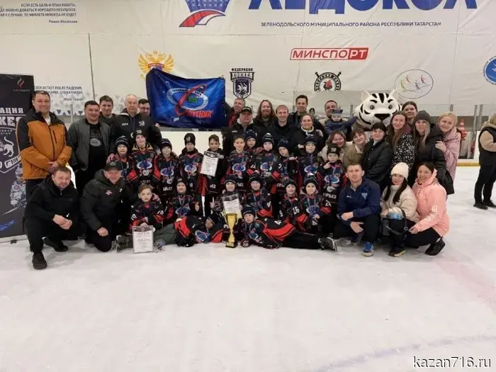 Команда «Спутник» завоевала серебряную медаль на турнире, организованном Федерацией хоккея РТ.