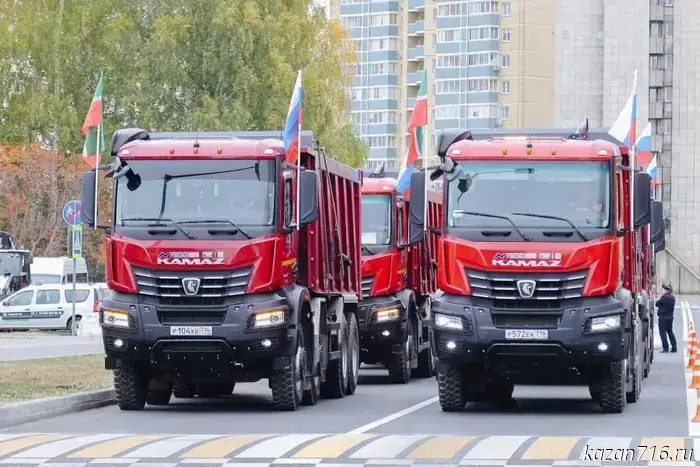 По состоянию на конец октября «КАМАЗ» контролирует приблизительно 30% рынка тяжелых грузовиков в России.