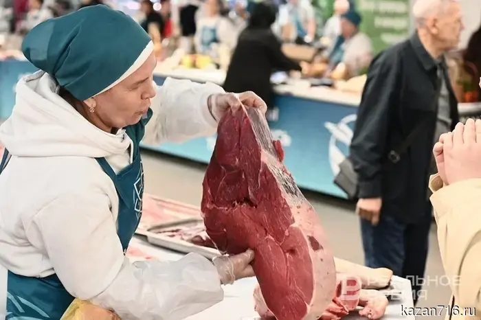 ФАС проведет проверку цен на куриное мясо и говядину.