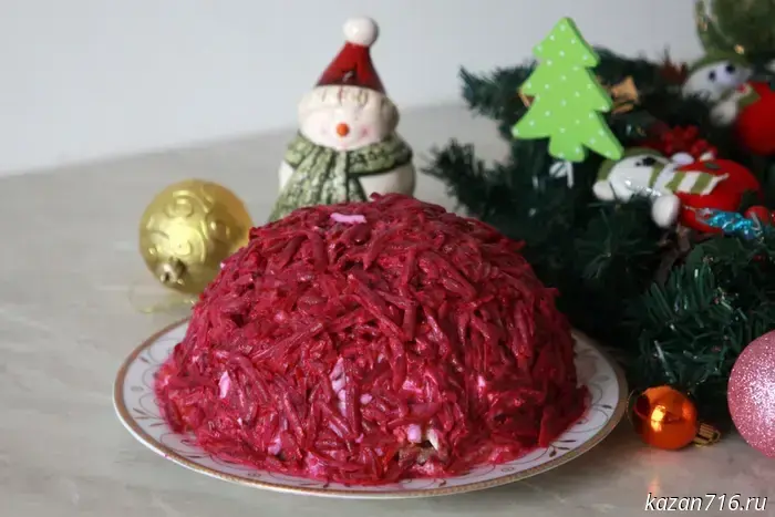 Жителям Татарстана сообщили о возможных рисках отравления при употреблении новогодних салатов.