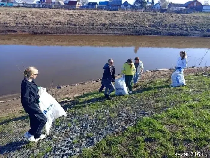 Nurlat residents actively participated in the clean-up day.
