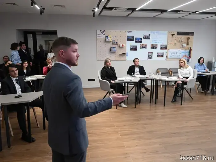 Ilsur Metshin evaluated the "Change Team" projects.