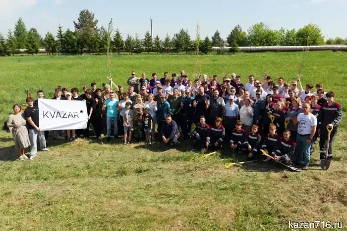 Students of "Alabuga Polytechnic" planted 250 poplars in the industrial zone of Nizhnekamsk.