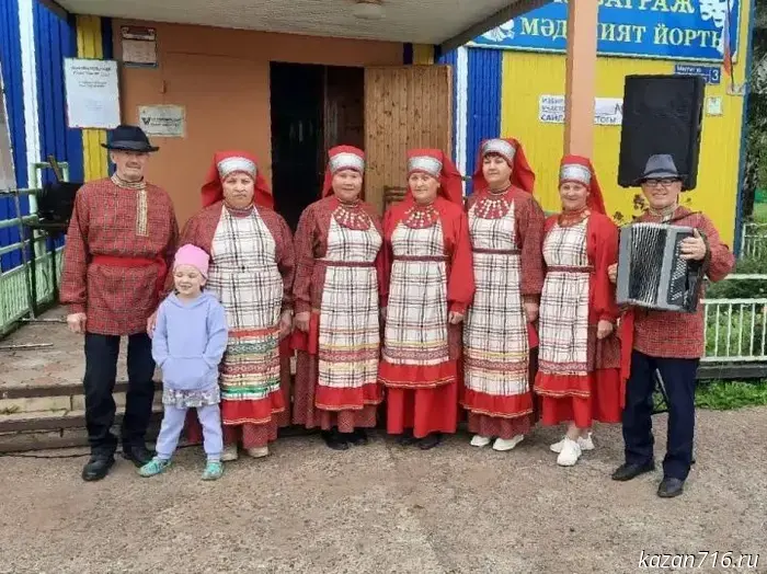 With a song at the ballot box: the ensemble "Bagryazh Buylary" turned voting into a celebration.