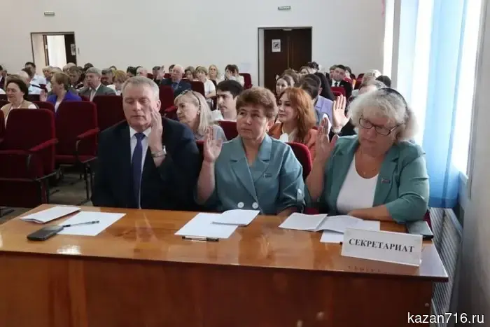 В Нурлате прошла следующая совместная сессия городского и районного советов.