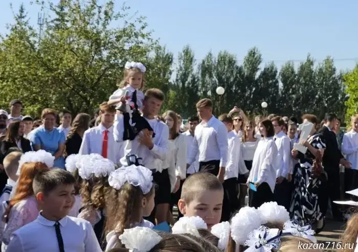 Во всех школах района состоялись торжественные линейки, приуроченные к Дню знаний.