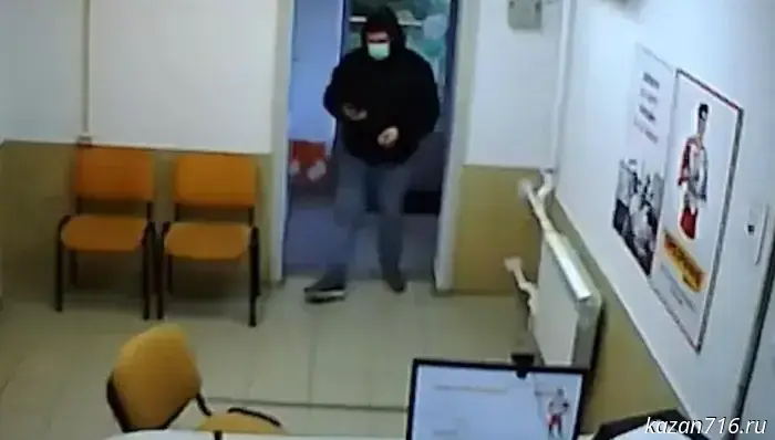 В Казани грабитель совершил нападение на офис микрофинансовой организации.