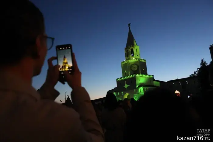Starting tomorrow, a light show will begin at the Spasskaya Tower of the Kazan Kremlin.