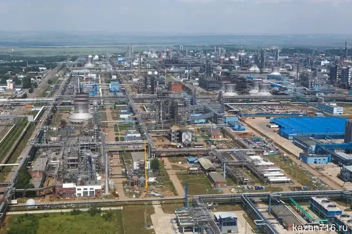 Дети, потерявшие родителей на «Нижнекамскнефтехиме», будут получать поддержку до достижения совершеннолетия.