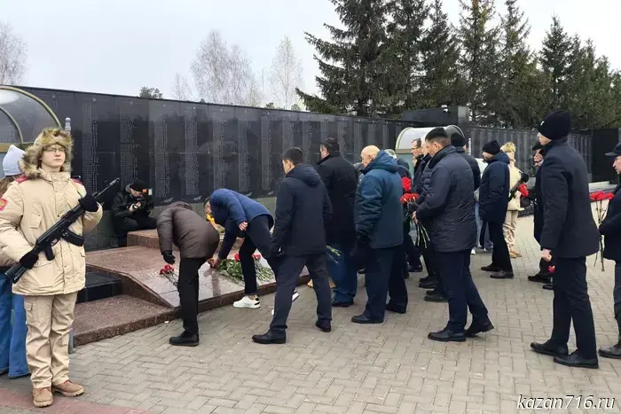 Residents of the motor city paid tribute to the memory of the heroes.