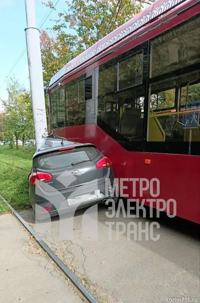 В Казани на Габишева из-за ДТП остановлено движение трамваев №4.