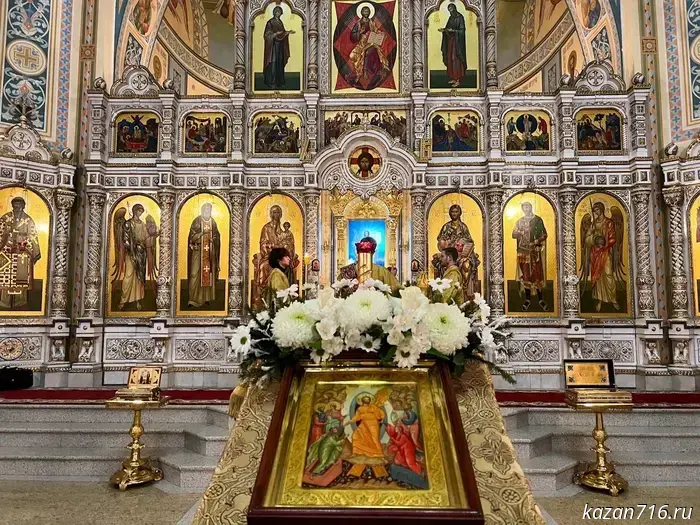 Накануне Недели святых отец епископ Мефодий провел всенощное бдение в Кафедральном соборе Альметьевска.