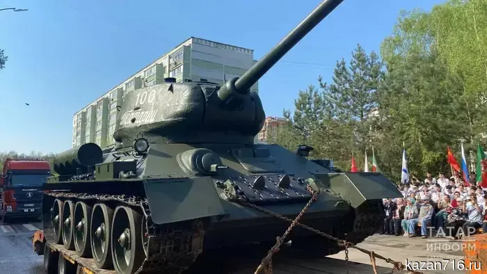 «Основной праздник для нашей страны»: в Казани в честь Дня Победы состоялся парад у ветеранов.