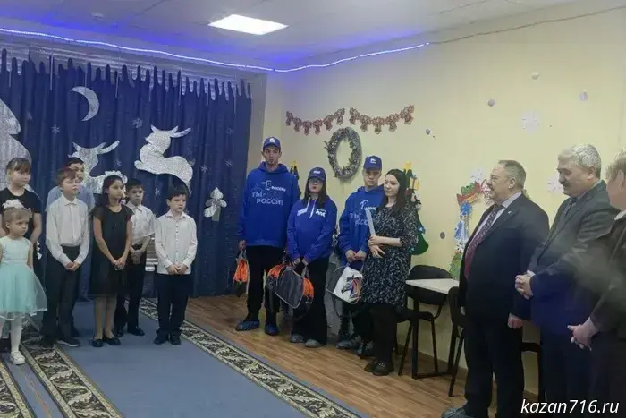 In Bugulma, children from a social shelter were visited by benefactors and United Russia members.
