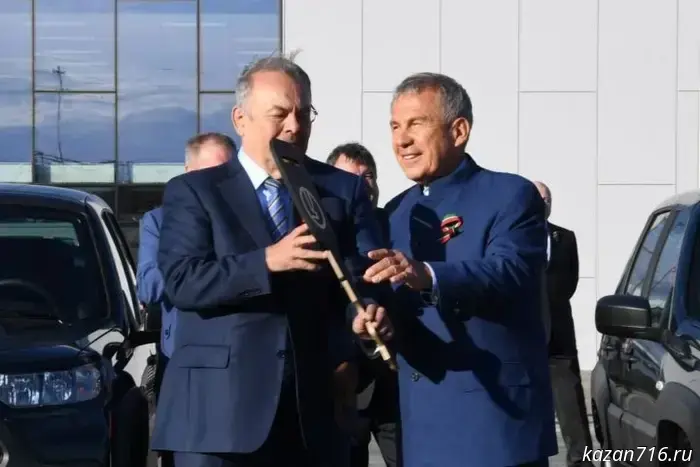Победителям смотра-конкурса в Татарстане вручили ключи от автомобилей.