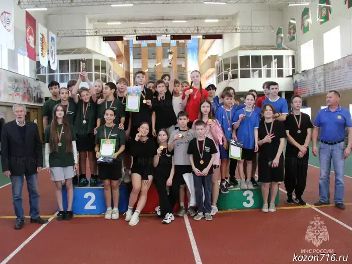 Schoolchildren at the competitions.